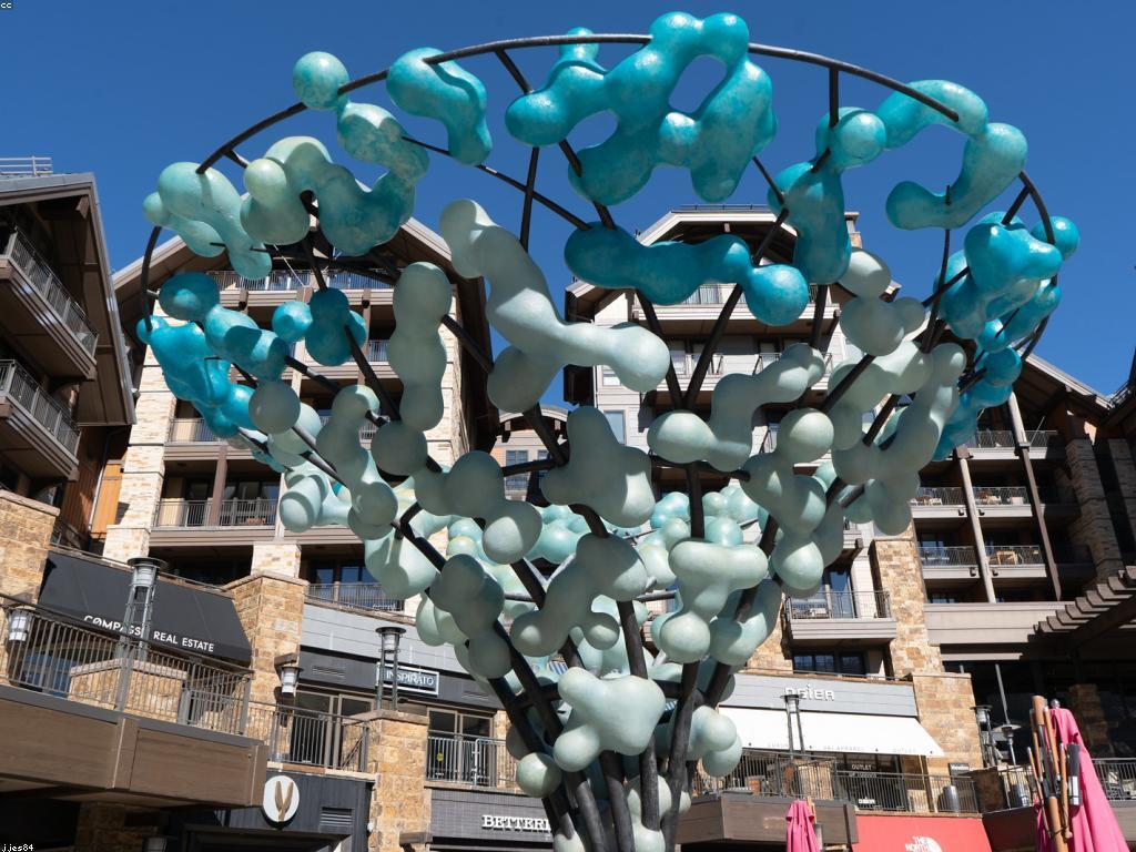 បច្ចេកវិទ្យាថ្មីនិងប្រព័ន្ធអប់រំ: ការប្រែប្រួលនៃវិធីសាស្ត្រអប់រំ